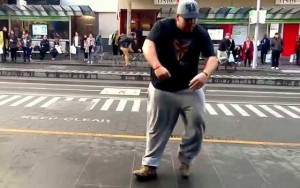 Прикольные уличные танцы - видео
